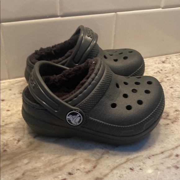 CROCS Other - Toddler Crocs Dual crocs Comfort like new toddler fur lined size 4   Black